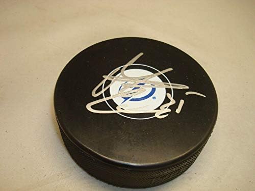 Matt Carle Aláírt Tampa Bay Lightning Jégkorong Dedikált 1A - Dedikált NHL Korong
