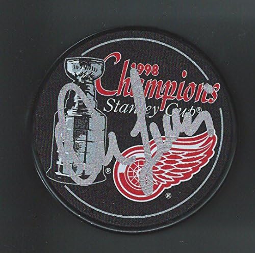 Dave Lewis Aláírt Detroit Red Wings 1998 Stanley-Kupa Bajnokok Puck - Dedikált NHL Korong